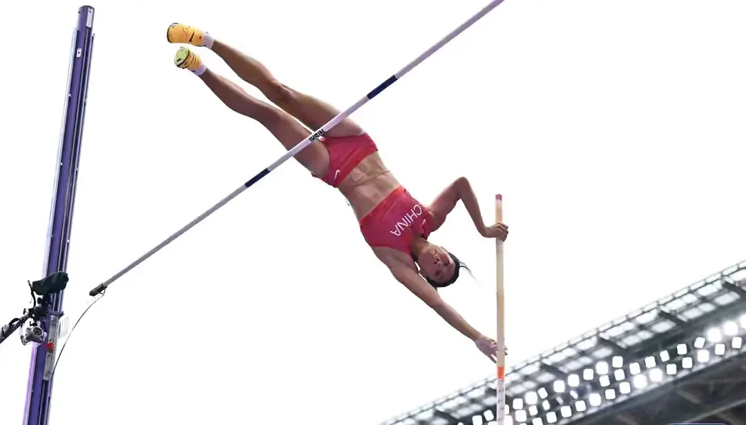 中国姑娘晋, 牛春格跃过