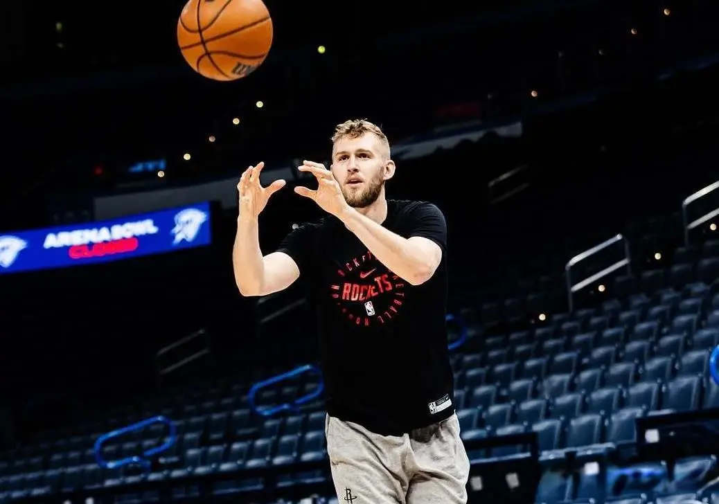 边的是亚当, 的三分投篮, 战胜了土耳